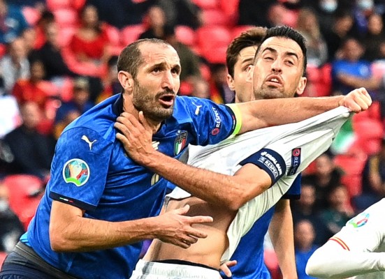 España domina a Italia al descanso, pero no marca 