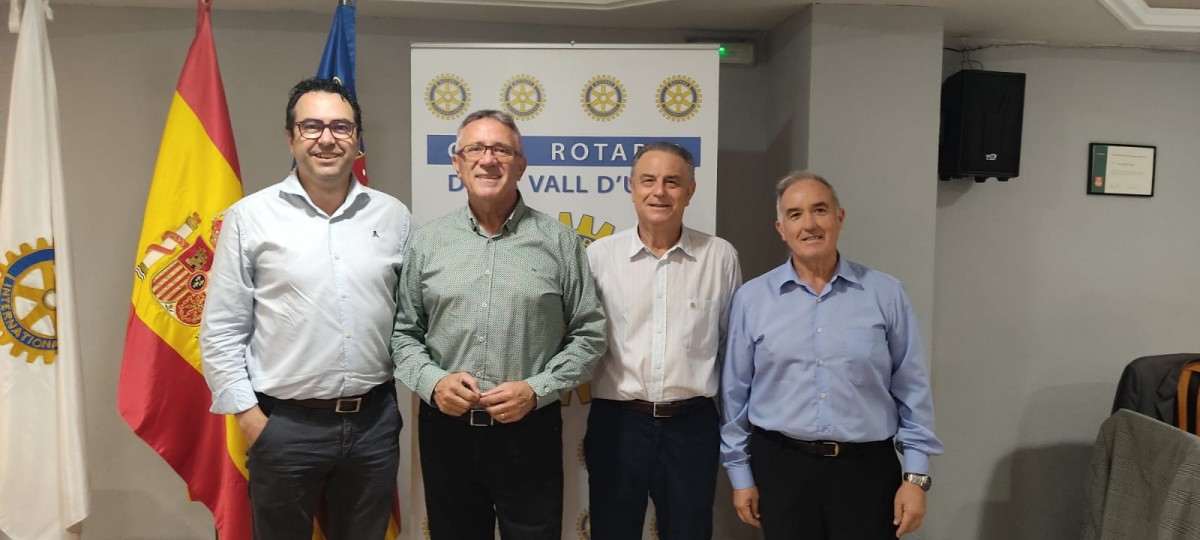 Miembros de la nueva junta directiva de Club Rotary de La Vall d'Uixó. - 