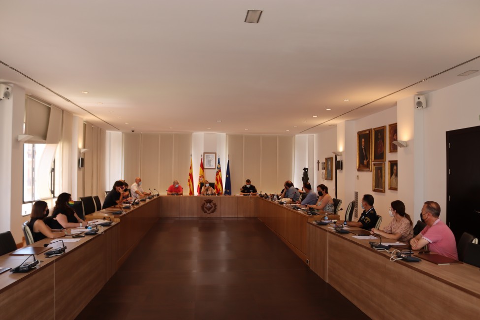 La Comisión de Convivencia con las Peñas de Vila-real se reunió este martes en el salón de plenos municipal.  - 