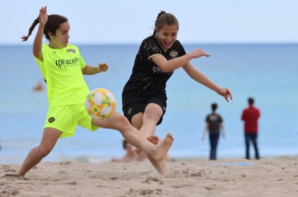 La Playa de San Juan se convierte en un gran estadio de fútbol playa