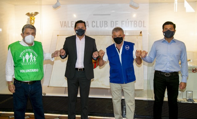 El Valencia CF renueva su compromiso por un año con
Banco de Alimentos y Banco de Acción de Solidaria