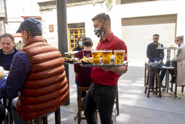 La hostelería sufre la falta de trabajadores para el verano por la fuga a otros sectores