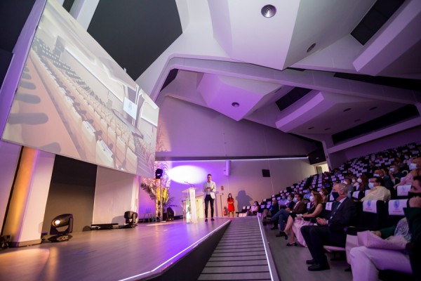 El Colegio de Médicos moderniza su Palacio de Congresos y se reivindica para captar eventos