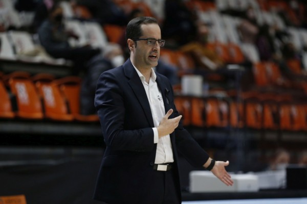 Santi Pérez termina su etapa en Valencia Basket