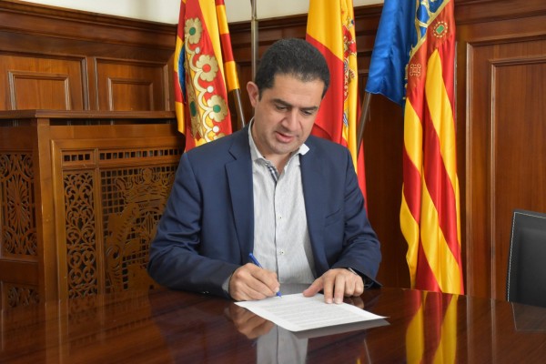Alcaldes y alcaldesas del PSPV de Alicante protestan por la 