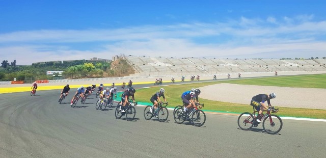 
Las altas temperaturas protagonizan las 24 Horas Cyclo en el Ricardo Tormo