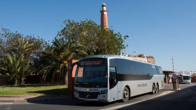 Una menor contagiada que se escapó de casa para coger un bus a La Manga provoca 60 cuarentenas