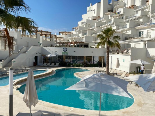 El Campello supera las 900 camas en bloques de apartamentos turísticos con un nuevo resort en Cala Lanuza