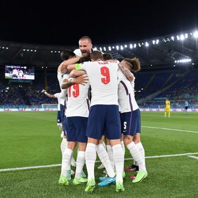 Inglaterra, a semifinales con goleada e imbatida

