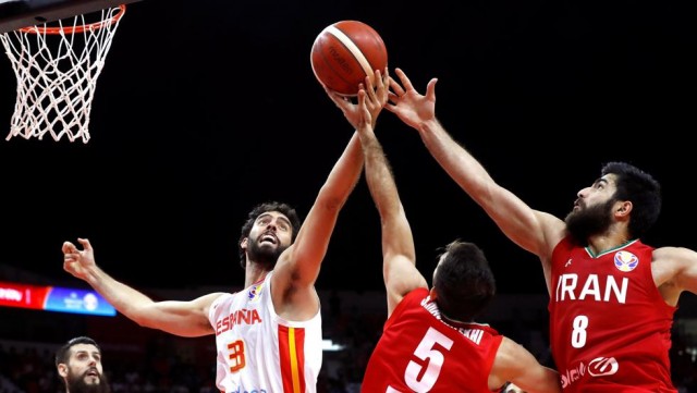España gana a Irán con el retorno de Pau y muchas pruebas