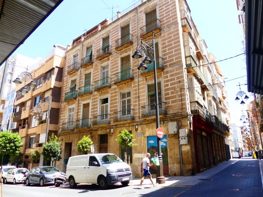 Soho Ibérica rehabilita un edificio de cuatro plantas entre calle Palas y Cuatro Santos para uso residencial