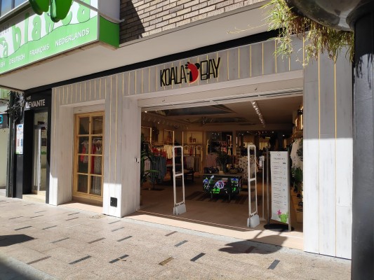 Sigue el baile de comercios en el centro de Benidorm: cierra Tiger y abre Koala Bay