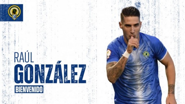 El delantero Raúl González, primer fichaje del Hércules para la próxima temporada
