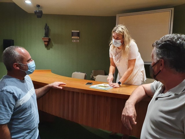 El PPCS pacta una mesa de trabajo con agricultores y cooperativas 