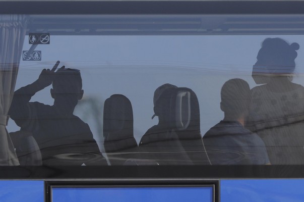 Hasta 14 de los 118 jóvenes del 'macrobrote' de Mallorca dan positivo al llegar a Valencia