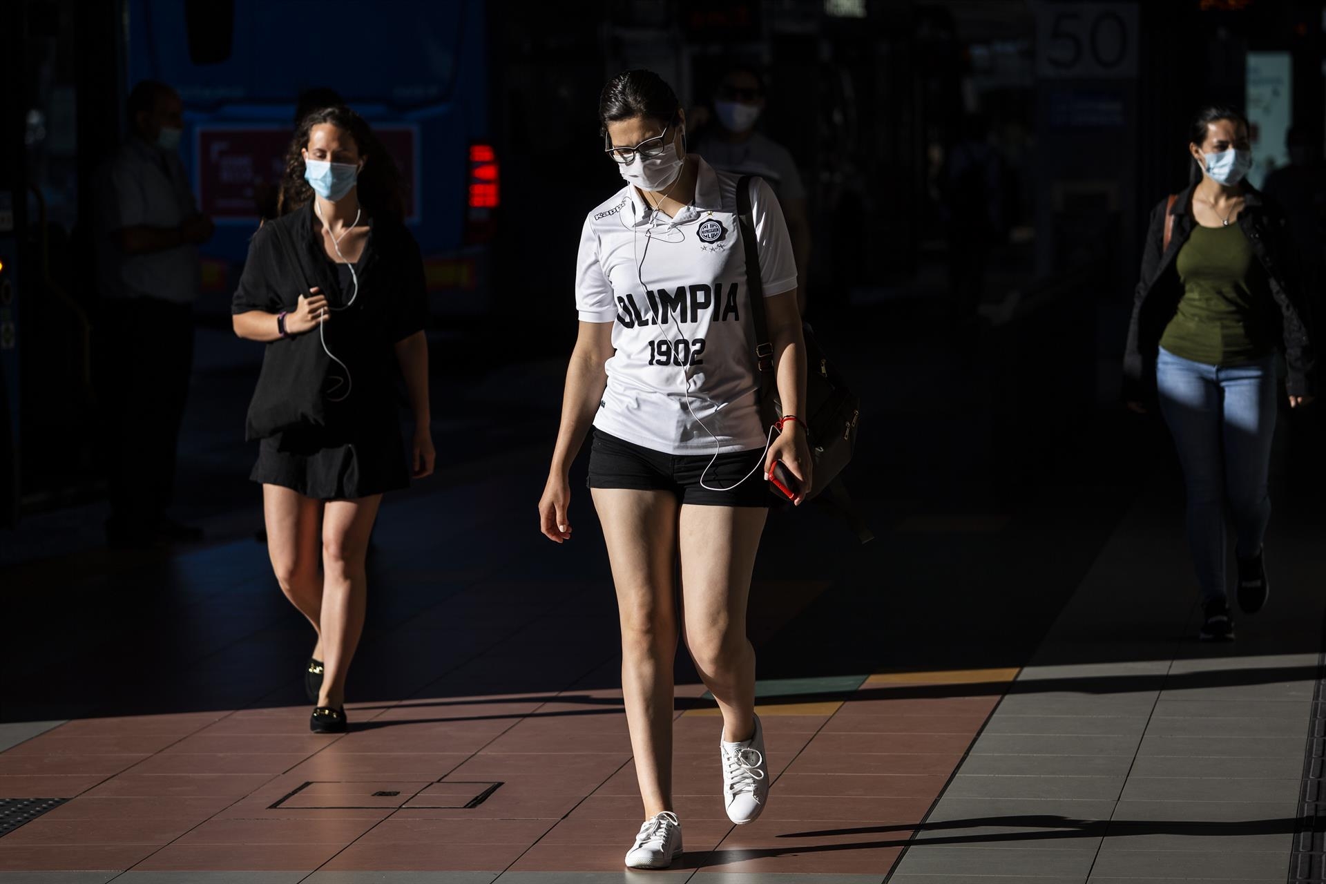 El Ministerio de Sanidad notifica 12.345 casos y 8 muertes más