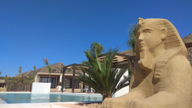 Grand Luxor abre sus 102 nuevas villas privadas junto a Terra Mítica desafiando a la pandemia