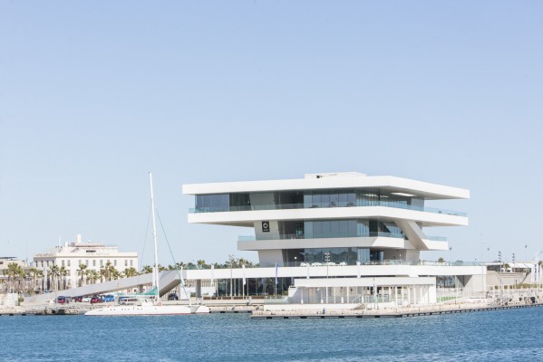 El Ayuntamiento paga sin negociar al fondo que compró la deuda de La Marina y arrastra a la Generalitat