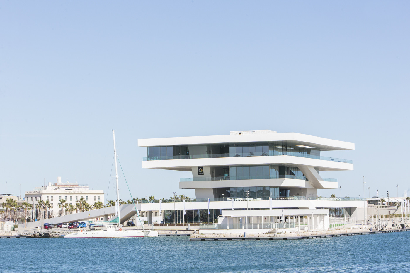 El Ayuntamiento paga sin negociar al fondo que compró la deuda de La Marina y arrastra a la Generalitat