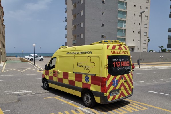 Las principales playas de la Región se reforzarán en verano con seis nuevas ambulancias
