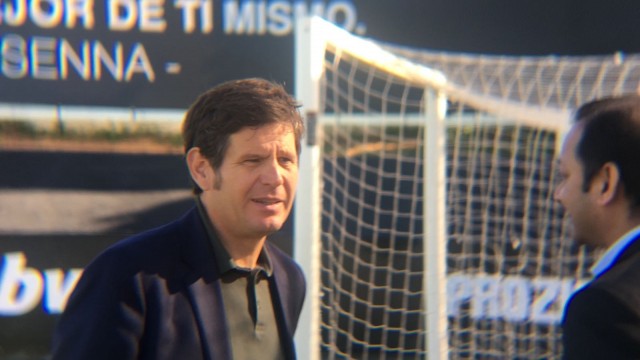 Mateu Alemany visita la ciudad deportiva y se reúne con la plantilla del Valencia CF