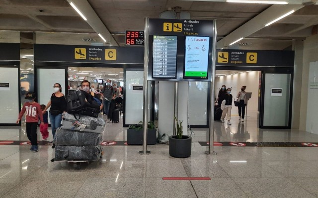 Los valencianos no vacunados que viajen a Baleares deberán aportar PCR negativa desde este jueves