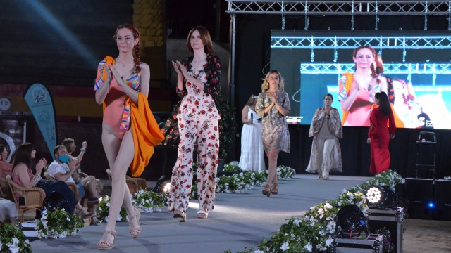 Orpesa celebra el desfile de diseñadores locales en el marco de la II Semana de la Moda