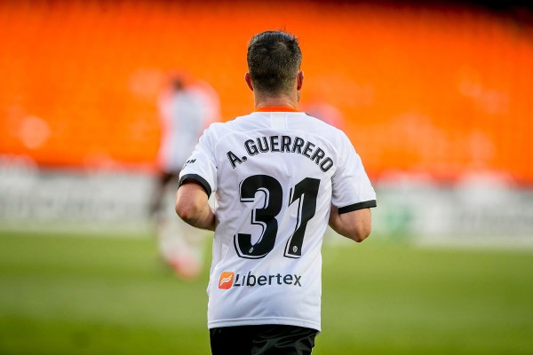 El Valencia traspasa a Adrià Guerrero al FC Zurich
