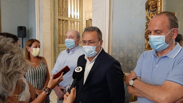 El PSOE acusa a PP, Cs y Vox de 