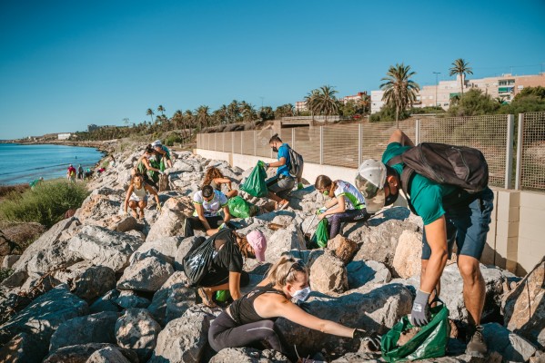 Plogging RRevolution: el modo de aunar deporte, sostenibilidad y 'ecommerce' desde Alicante