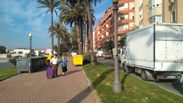 Orihuela cambiará el horario del montaje de los mercados tras el rechazo de los vendedores de la actual ordenanza