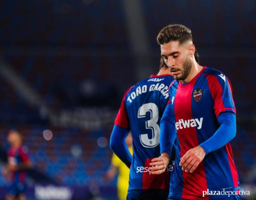 El Levante oficializa las salidas de Rochina, Doukouré y Toño