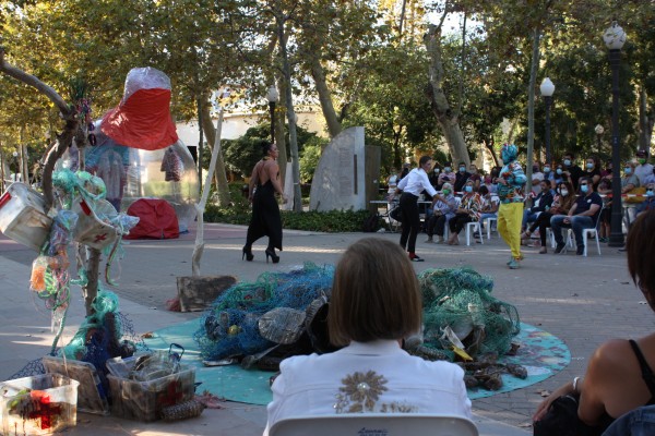 El espectáculo 'Amagatalls Secrets' fomenta el reciclaje con teatro y danza en el Grau de Castelló