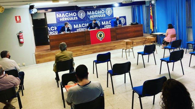 Dos accionistas piden en Junta 