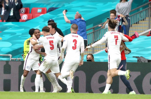 La pasión de Inglaterra acaba con una Alemania gris