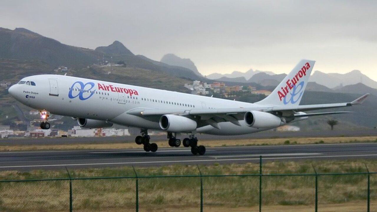 Bruselas investiga si la compra de Air Europa por Iberia puede dañar la oferta de vuelos en España