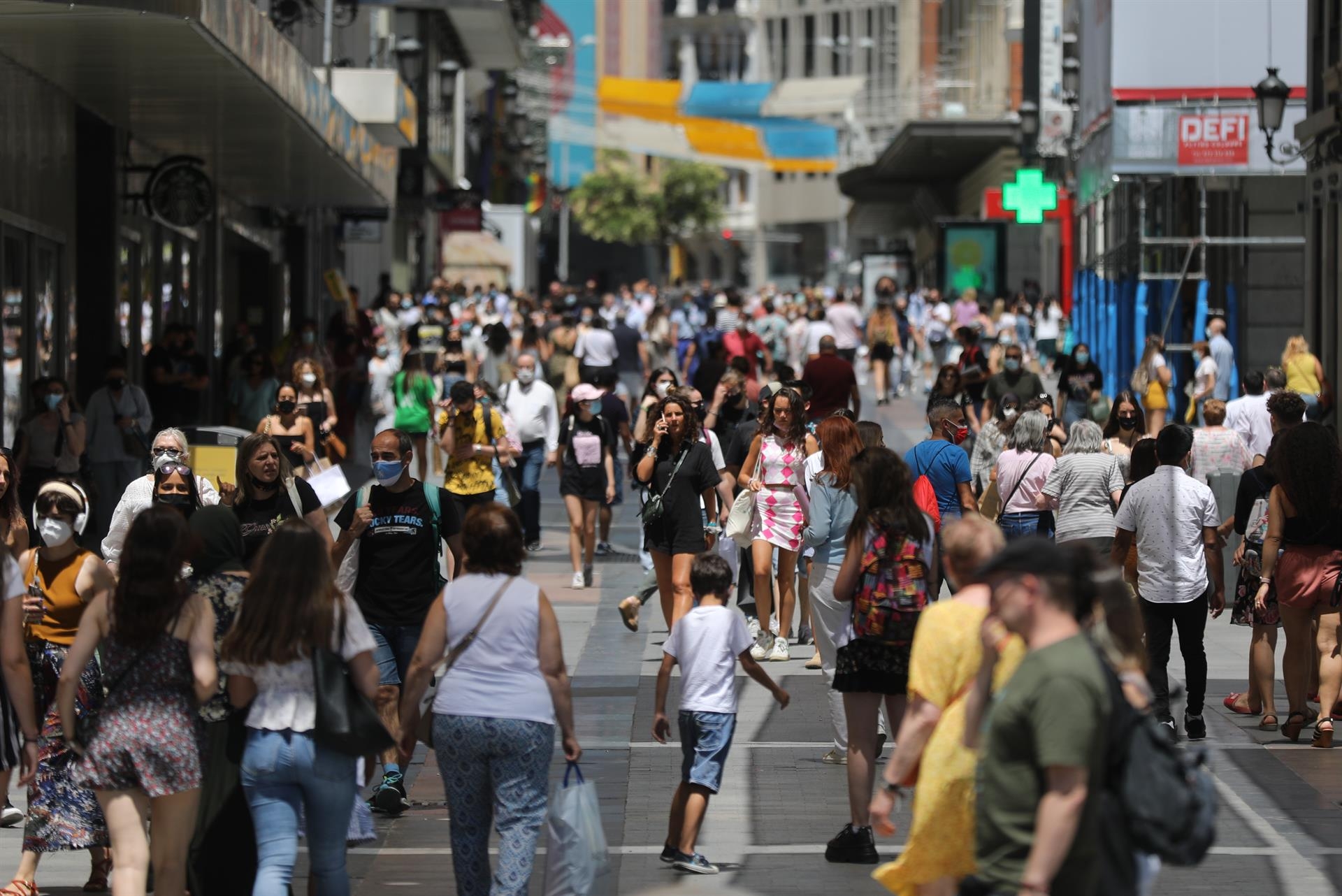  España notifica 7.091 casos y 40 muertes, mientras la incidencia sube a 106