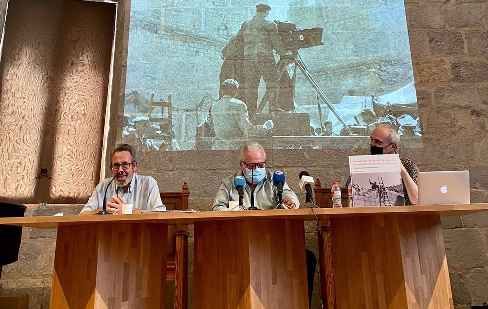Peñíscola conmemora el 60 aniversario del rodaje de 'El Cid' con un libro de fotografías inéditas