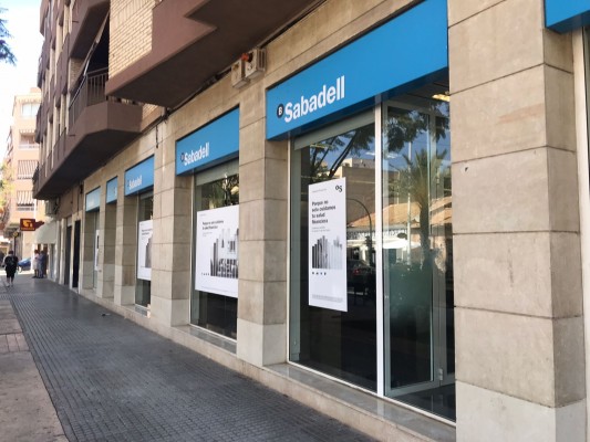 El Sabadell cierra su oficina de El Altet: González pide que reconsidere la decisión por el servicio que presta