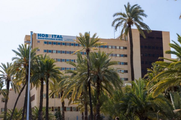 Ingresado en una UCI de Elche uno de los jóvenes contagiados en el brote de Mallorca
