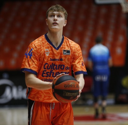 Valencia Basket no ejerce la cláusula para renovar al joven base islandés Henningsson