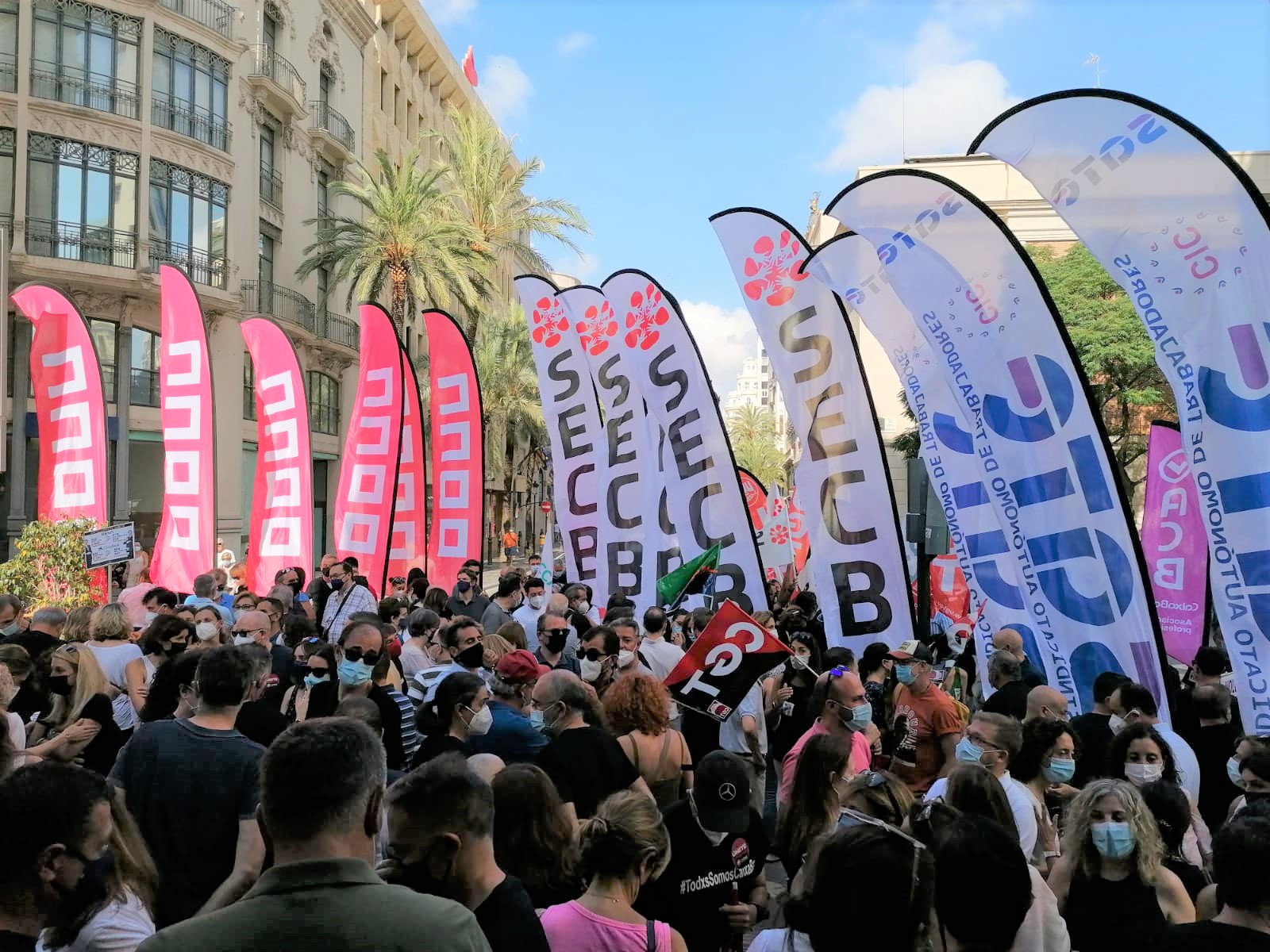 Concentración ante la territorial valenciana de CaixaBank - 