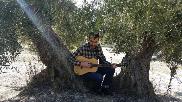 David Trueba presenta 'Salir de casa' en Las Naves con concierto de Francisco Nixon