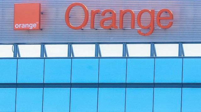Los sindicatos y Orange sellan un preacuerdo que rebaja a 400 las salidas del ERE