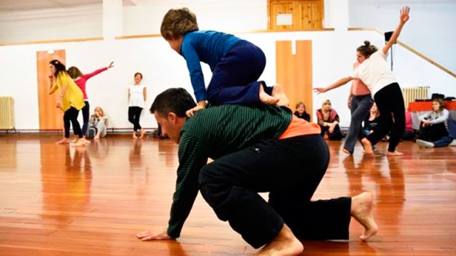 El teatro se baja de las tablas para enfrentar el acoso escolar, el machismo, el racismo y la desigualdad