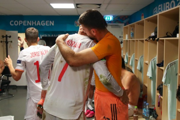 Sarabia, Pedri y Dani Olmo enmiendan la pifia de Unai Simón
