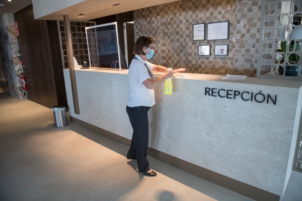 Sanidad vacunará al personal de los hoteles refugio de la Comunitat