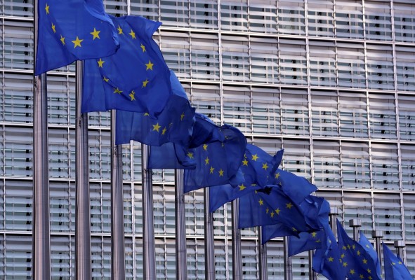  Bruselas desembolsa los primeros 800 millones del fondo de recuperación a 16 países de la UE