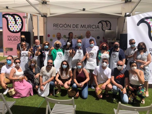 'Cocineros en ruta' recorren la Región con sus mejores platos: primera parada en Bullas
