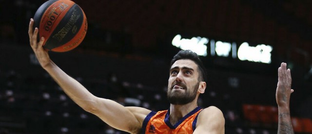 Las posturas entre Valencia Basket y Sastre se alejan y se complica su renovación